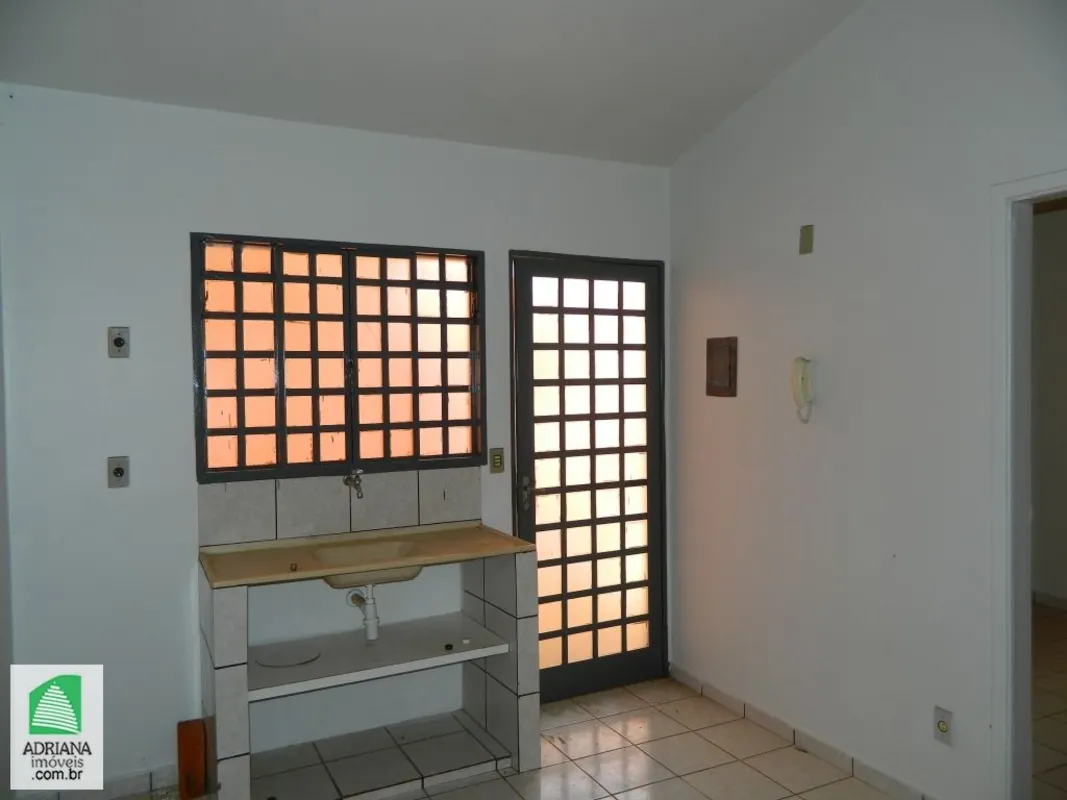 QUARTO, SALAS, BANHEIRO SOCIAL, COZINHA, ÁREA DE SERVIÇO 1 VAGA DE GARAGEM. 29/0...