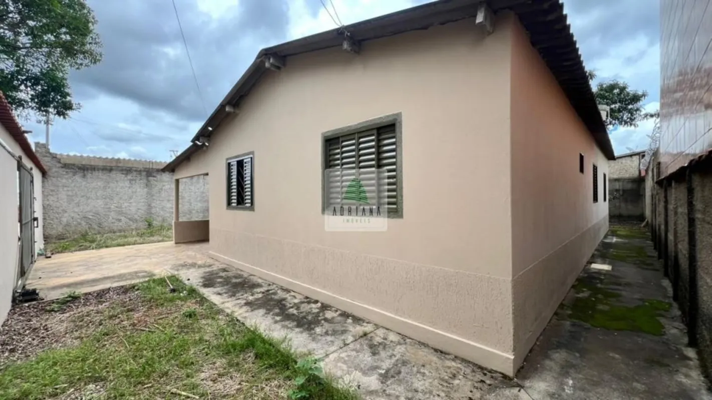3 QUARTOS, SALA, COZINHA, BANHEIRO SOCIAL, GARAGEM PARA 3 CARROS COBERTA, QUINTA...