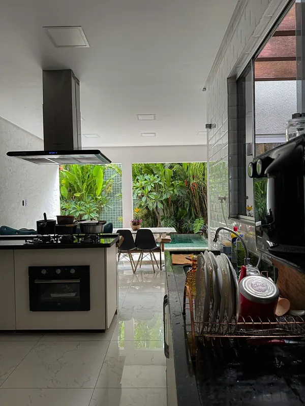 Casa de Alto Padrão em acabamento e Paisagismo!Somente a 2 quadras da Av Pres Ju...