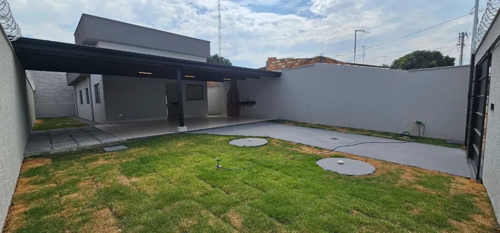 ?? Casa c/ Quintal Grande + Varanda Gourmet | 3Q (1 Suíte) | 250m²?? R$ 410.000?...
