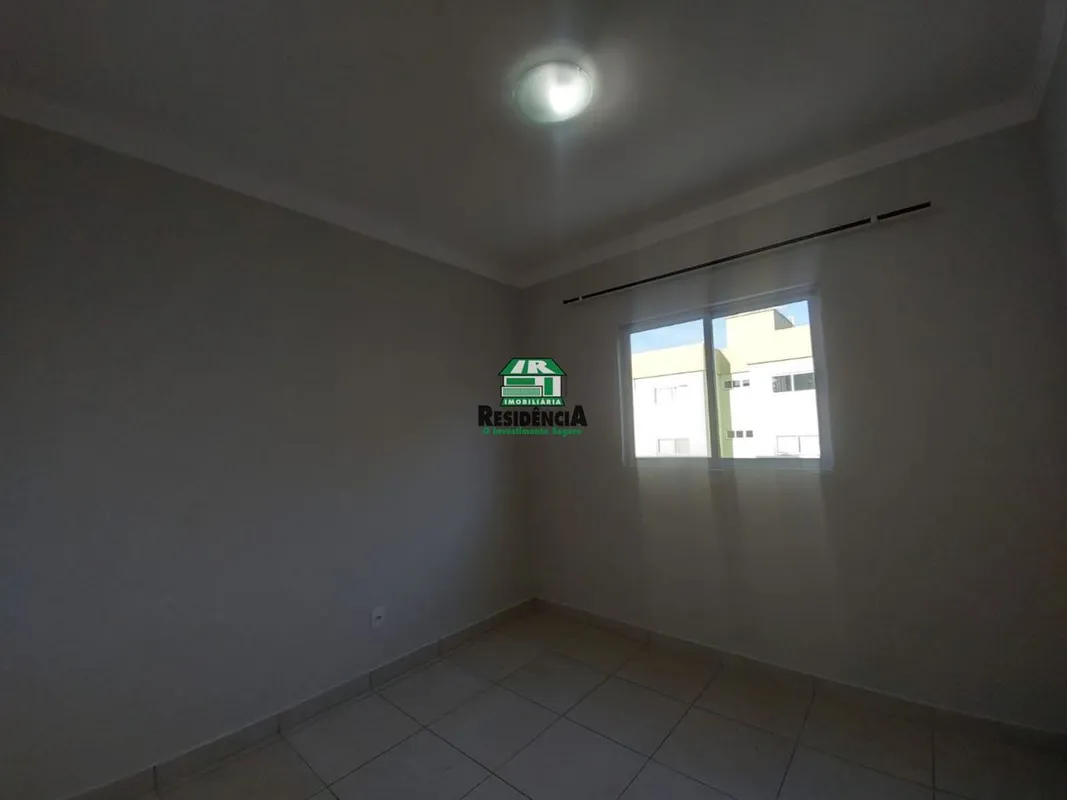 Apartamento contendo: 03 quartos sendo 01 suíte com box espelho e armários, Sala...