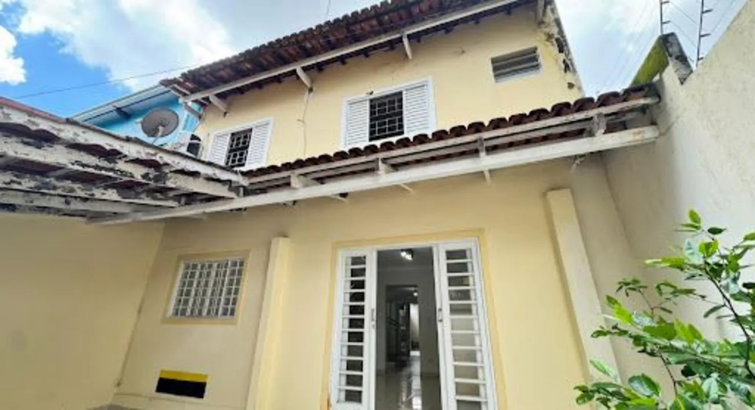 Sobrado - 3 q - Setor Pedro Ludovico - Goiânia - GO.Com localização excelente, a...