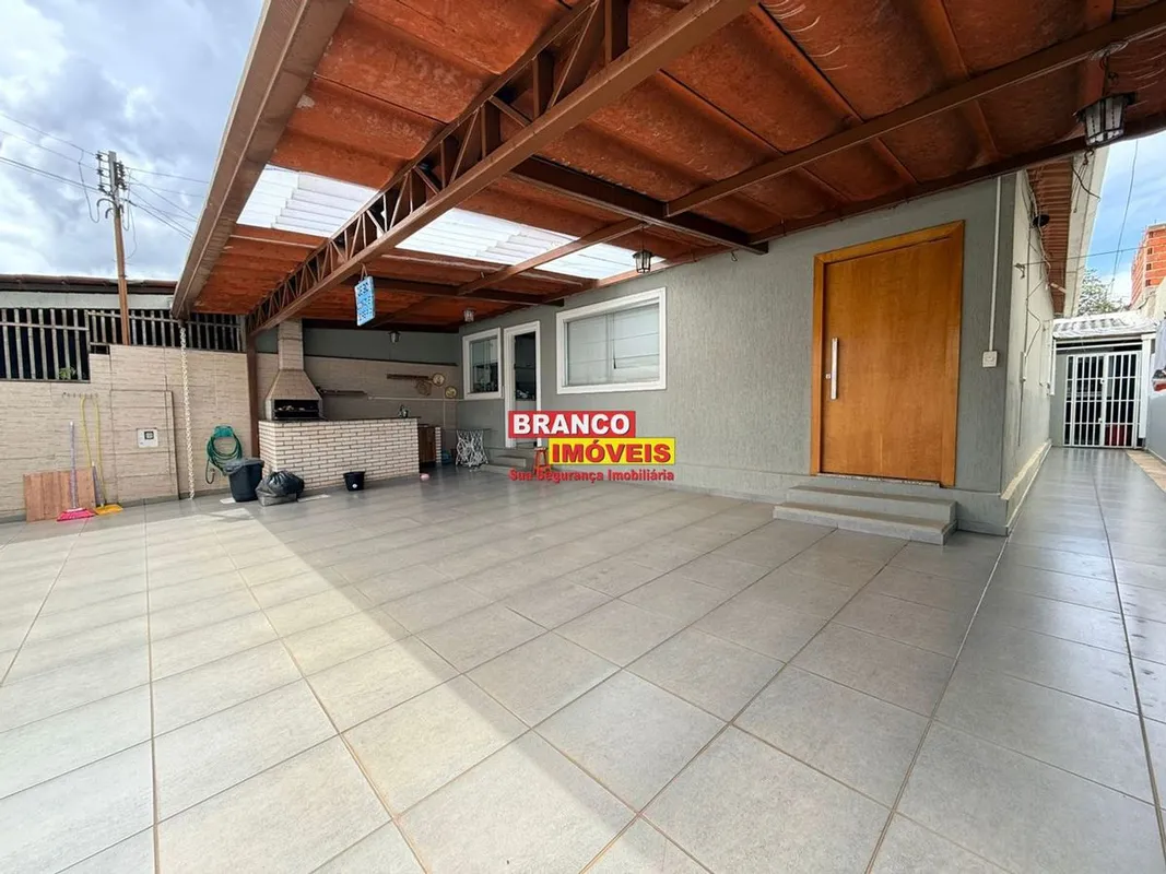 Branco Imóveis - Aluga CASA na QE 30, CONJUNTO E, excelente localização próximo ...