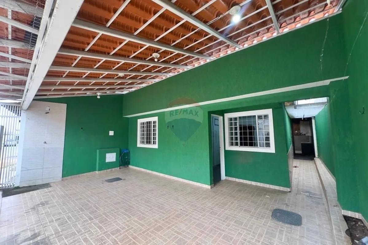 Casa de 3 quartos à venda na QR 404, em Samambaia Norte - DF.Trata-se de uma cas...