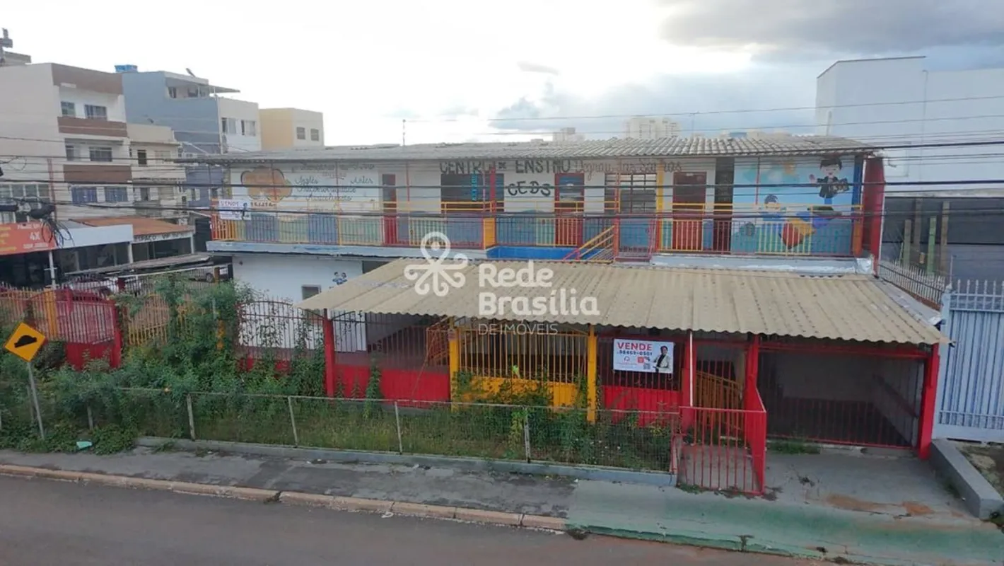 Oportunidade Estratégica na QE 32 do Guará II: Versatilidade Residencial ou Come...