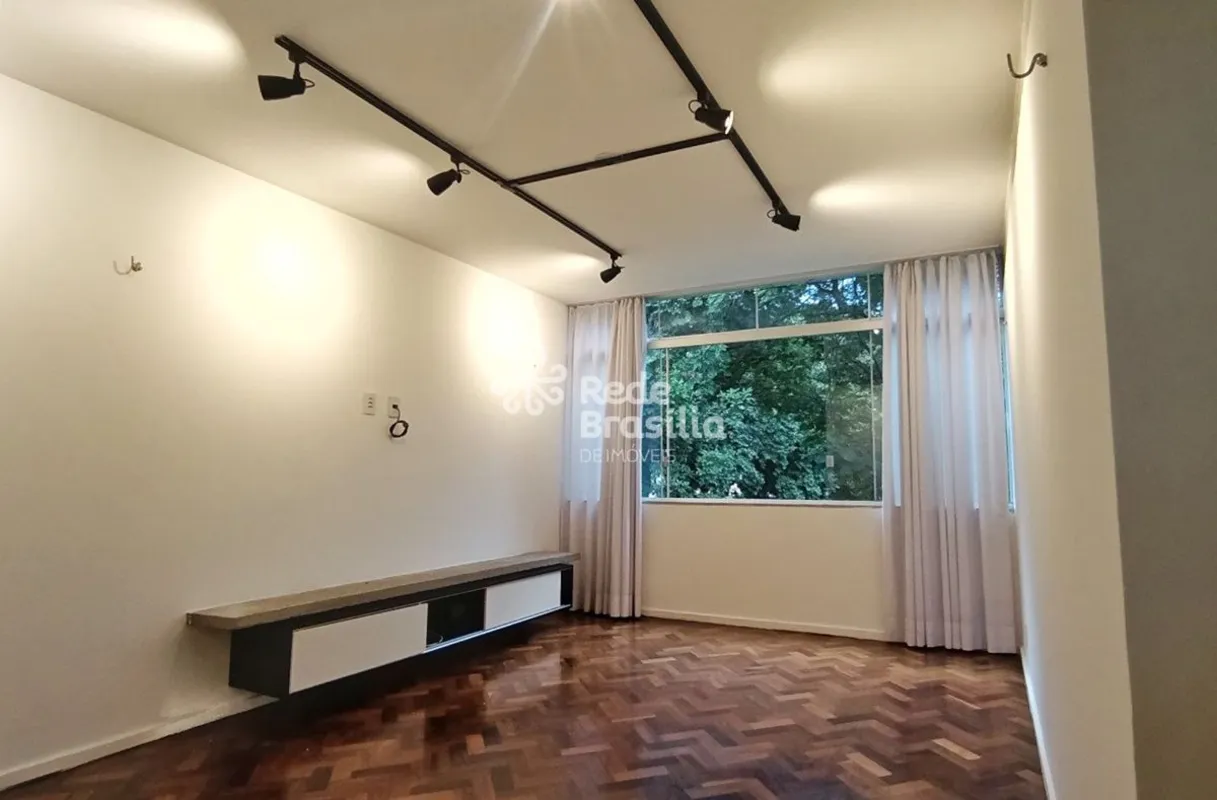 Excelente apartamento para locação na Asa Sul em Brasília Com 80 m² de área priv...
