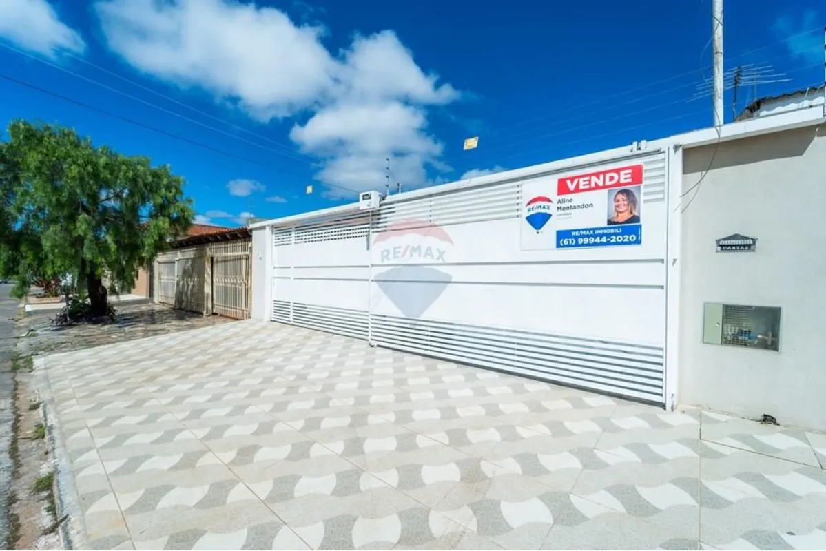 LINDA CASA À VENDA QNA 40, TAGUATINGA NORTEAceita financiamentoCasa ampla e mode...