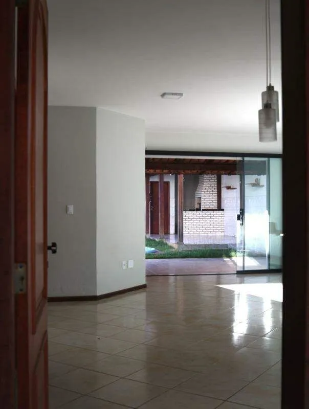 Morar em uma casa com a praticidade de um apartamento, com localização privilegi...