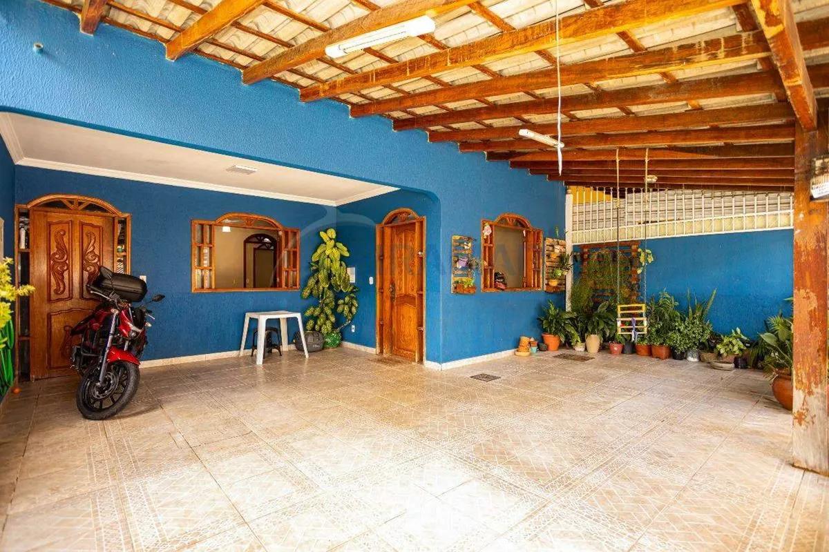 Apresentamos esta excelente residência de dois pavimentos, ideal para quem busca...