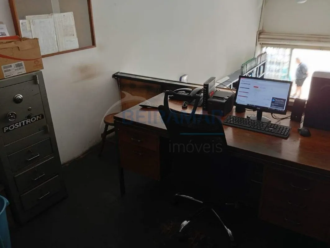 Loja comercial para aluguel com 120 m² de área interna, Térreo com mezanino, sub...