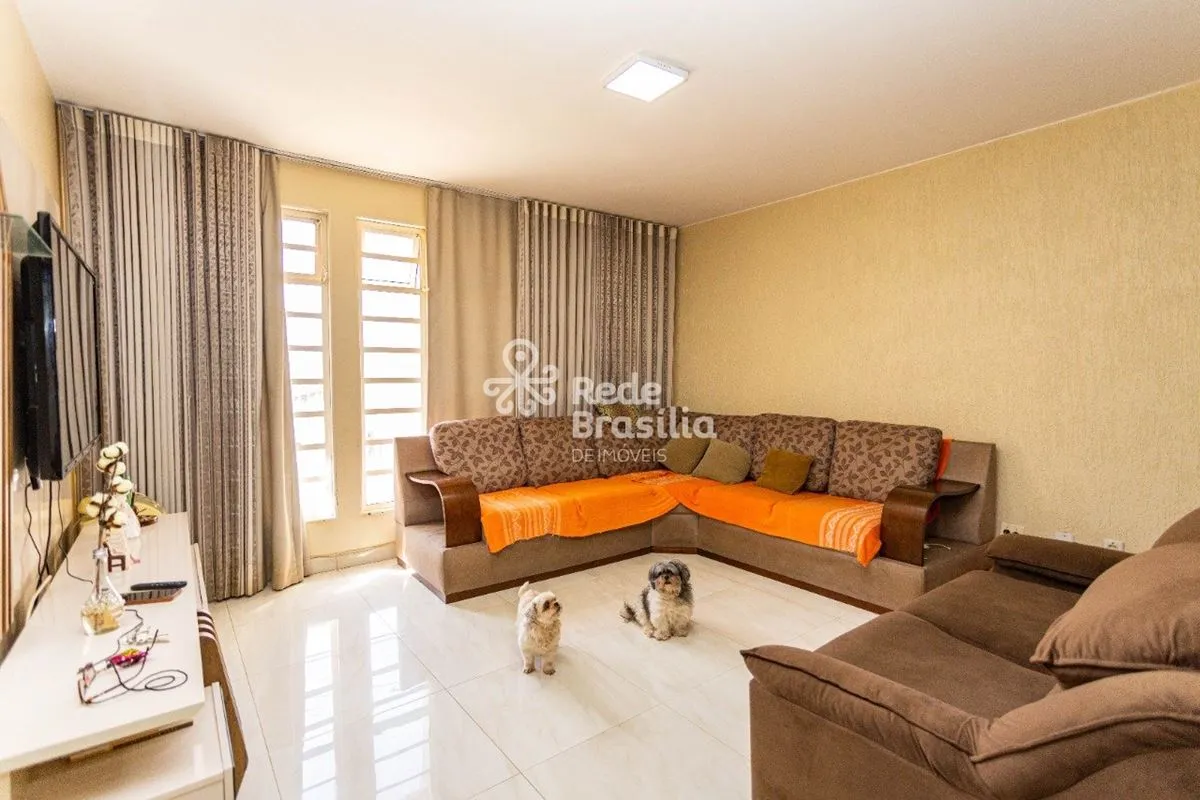 QR 406 | Casa Sobrado com 3 quartos sendo 1 Suíte - Aceita Financiamento e FGTS ...