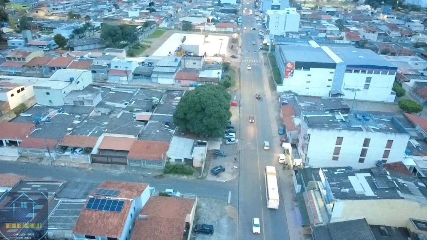 Qnj 17 avenida ao lado do Biangulo casa com 3 quartos sendo 1 suíte sala copa co...