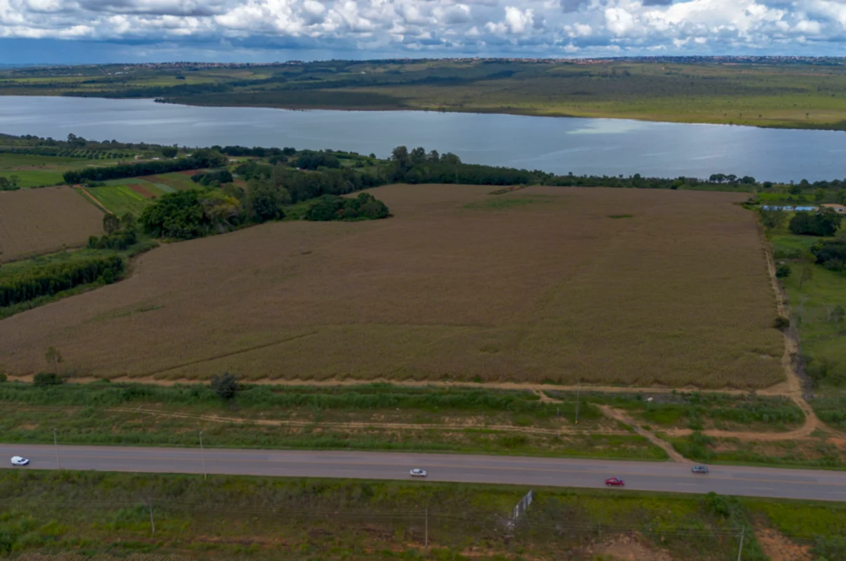 Oportunidade Estratégica: Gleba de 60.000 m² na DF-080 – Beira LagoLocalização P...