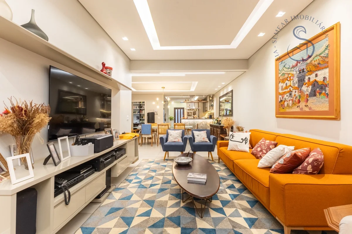 EXCLUSIVA CASA REFORMADA NA Asa Sul – CONFORTO, LOCALIZAÇÃO E QUALIDADE DE VIDA!...