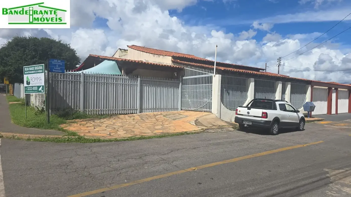 OPORTUNIDADE ÚNICA !!!EXCELENTE IMÓVEL COM APROXIMADAMENTE 250m² IMÓVEL COMPOSTO...