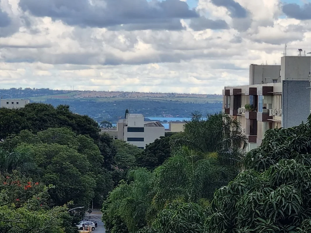 ESTUDA-SE ACEITAR PERMUTA Conheça este apartamento confortável na SQN 304 Bloco ...