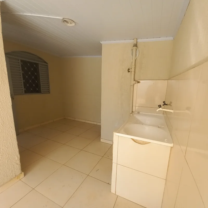QR 307 DE ESQUINA CASA SIMPLES COM 2QTS, SALA, BANHEIRO SOCIAL COZINHA, AREA DE ...