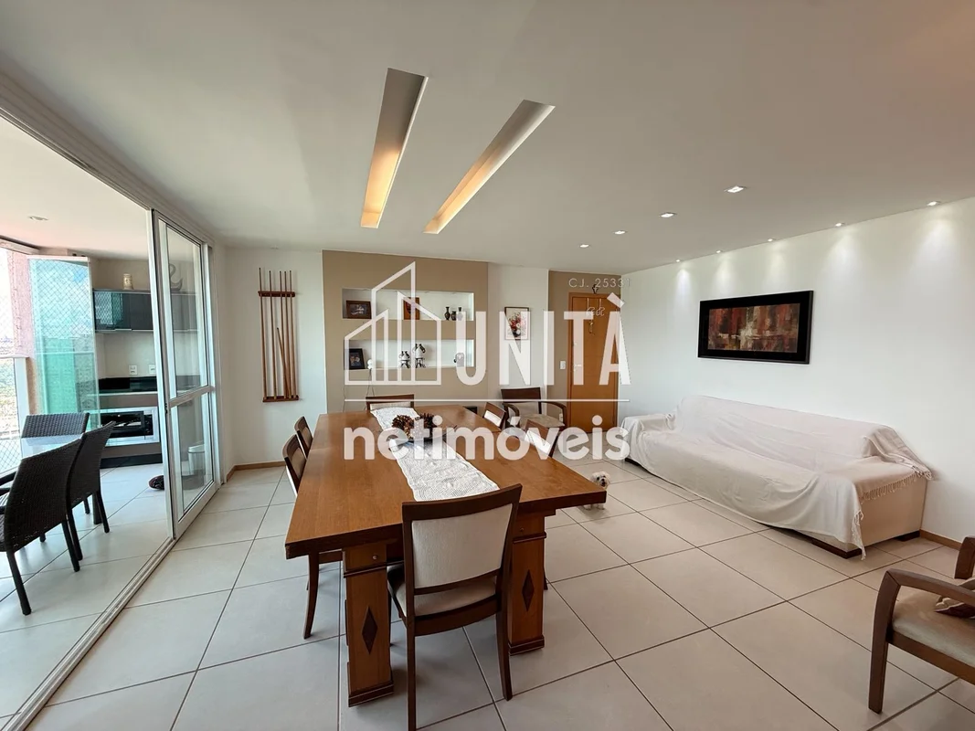 Apresentamos este belo e espaçoso apartamento de 3 quartos, 128m² no Península L...