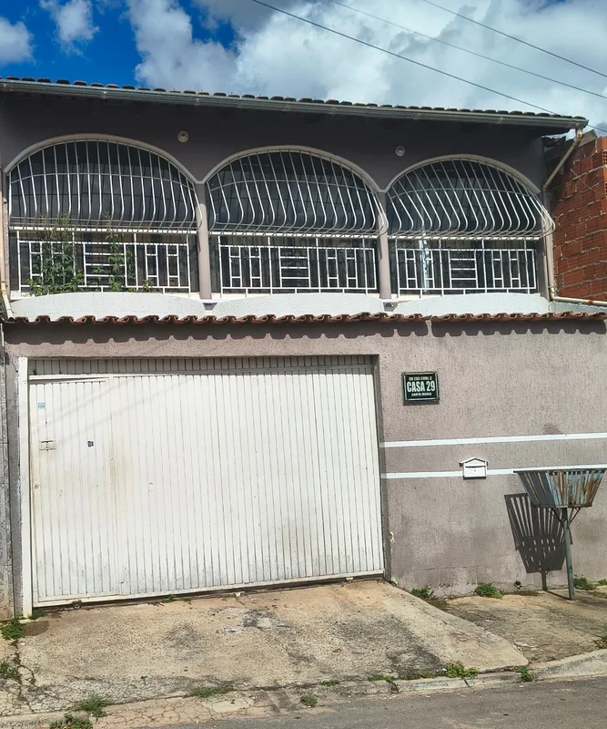 Descubra uma oportunidade única de morar em uma casa confortável e bem localizad...