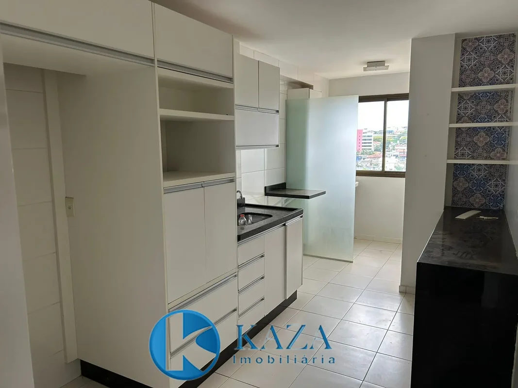 Amplo apartamento de três quartos, sendo duas suítes, no bem localizado Residenc...