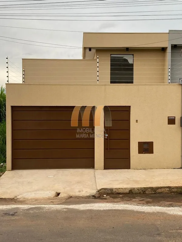 Casa construída em terreno de 150 Mts sendo 105Mts de construção Toda no Porcela...