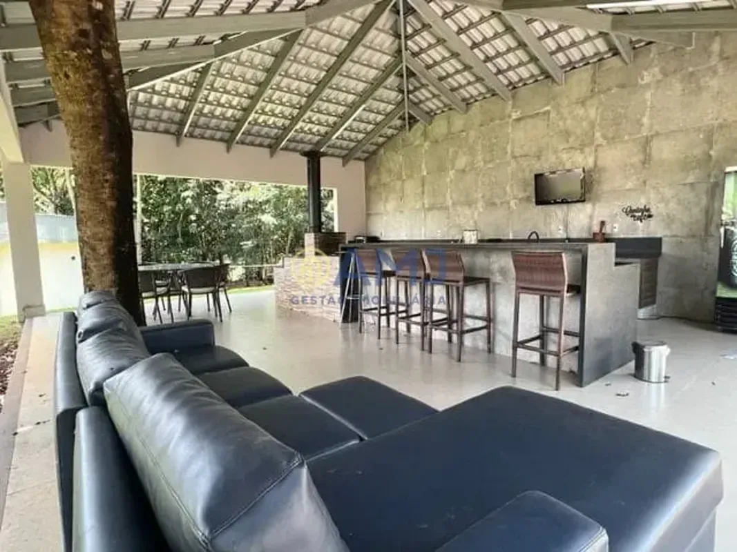 CHÁCARA À VENDA COND. COUNTRYVILLE HIDROLÂNDIA/GOTerreno: 1.213 m² Construção: 2...