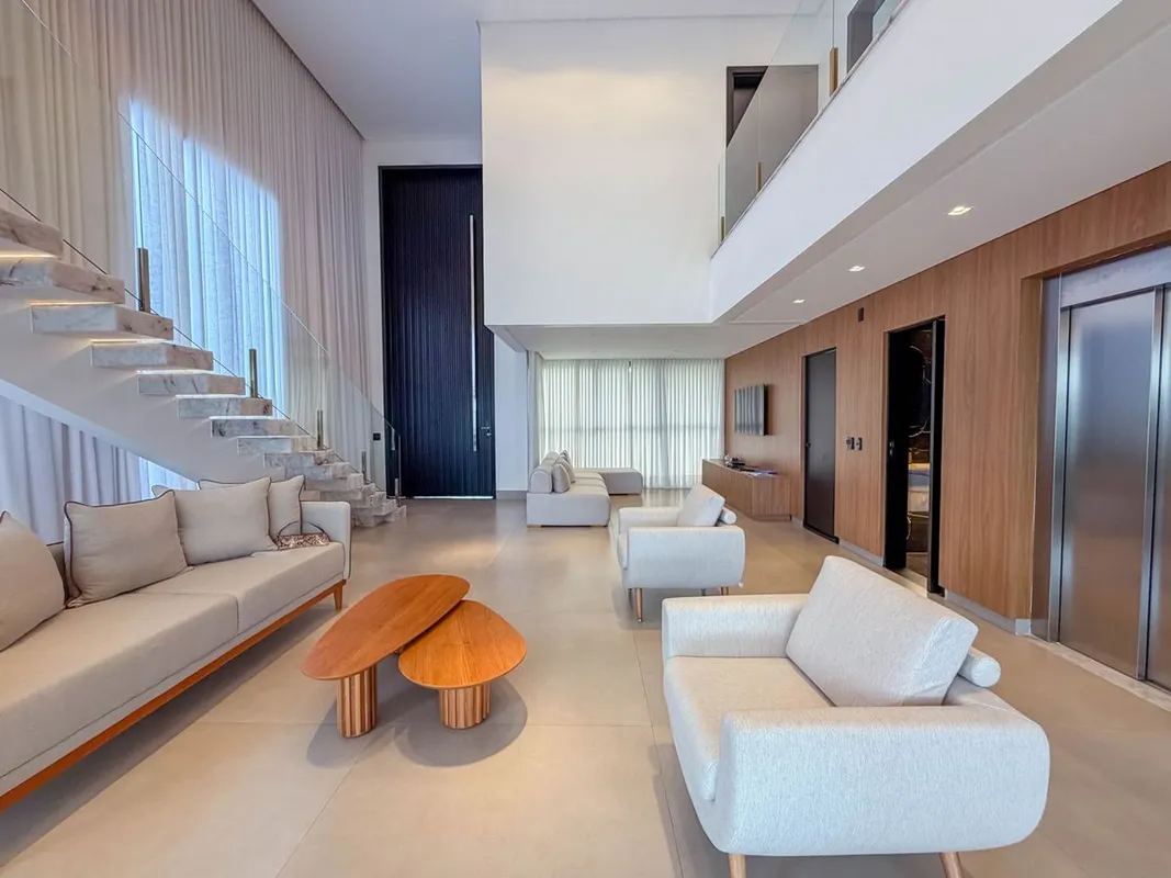 São 334m² de área construída em um terreno amplo de 432,97m².Arquitetura contemp...