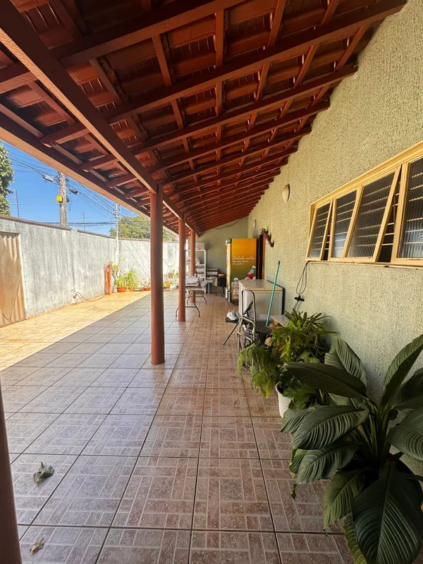 Casa de esquina com excelente potencial no Jardim Ana LúciaSe você busca espaço,...