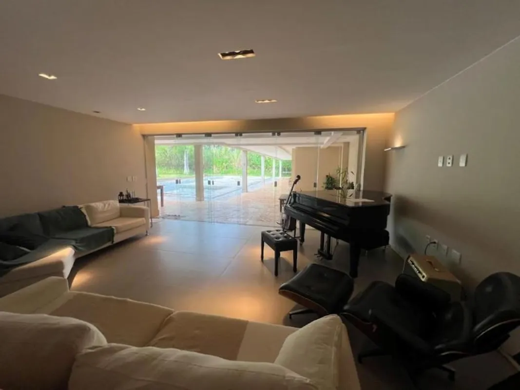 Casa de 600m² no Recanto das Corujas ÁREA VERDE 10.000 M2 Com 4 suítes e 4 vagas...