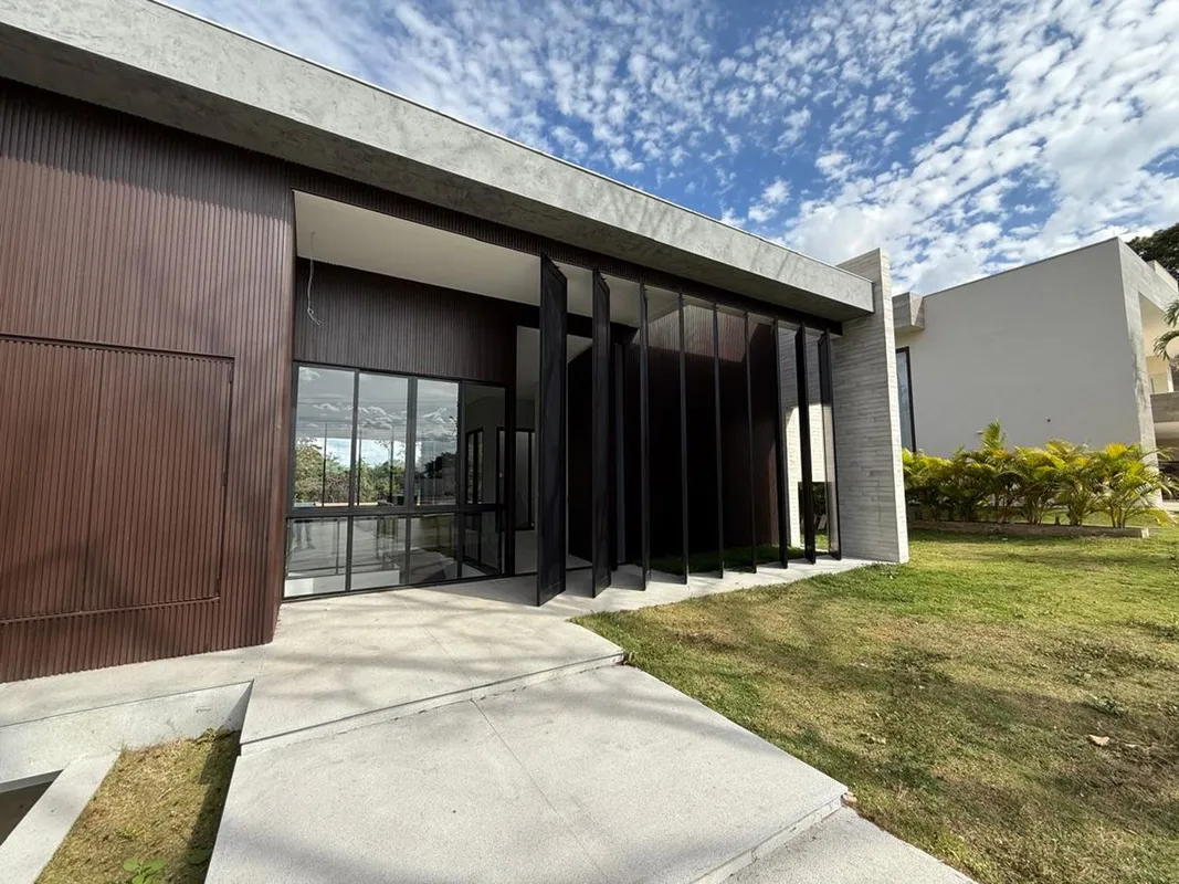 Casa térrea no Aldeia do ValeTerreno 2426.74 m² Área construída 563.22 Amplo liv...
