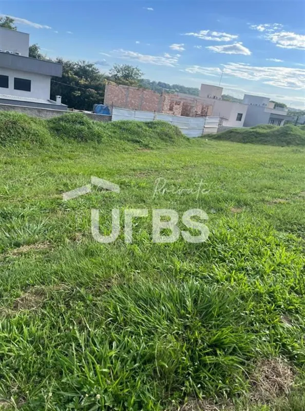 COD U-0031460 - Lote de 270m² à venda no Jardins Capri, um dos condomínios horiz...