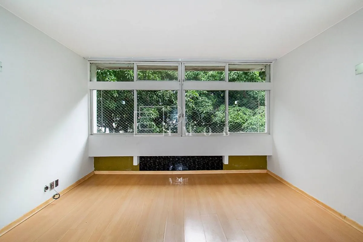 Apê no 2° andar vista para o verde, vazado, nascente.São 112m² útil para muitas ...