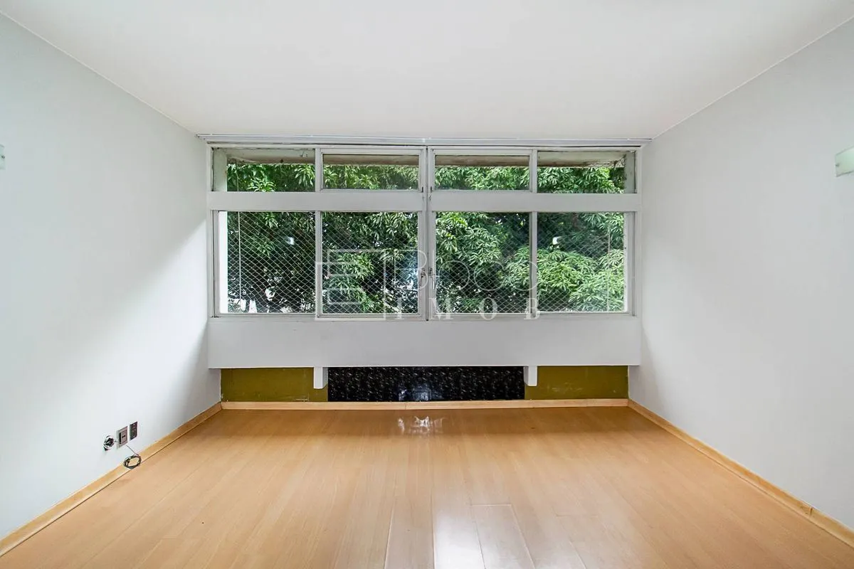 Apê no 2° andar vista para o verde, vazado, nascente.São 112m² útil para muitas ...