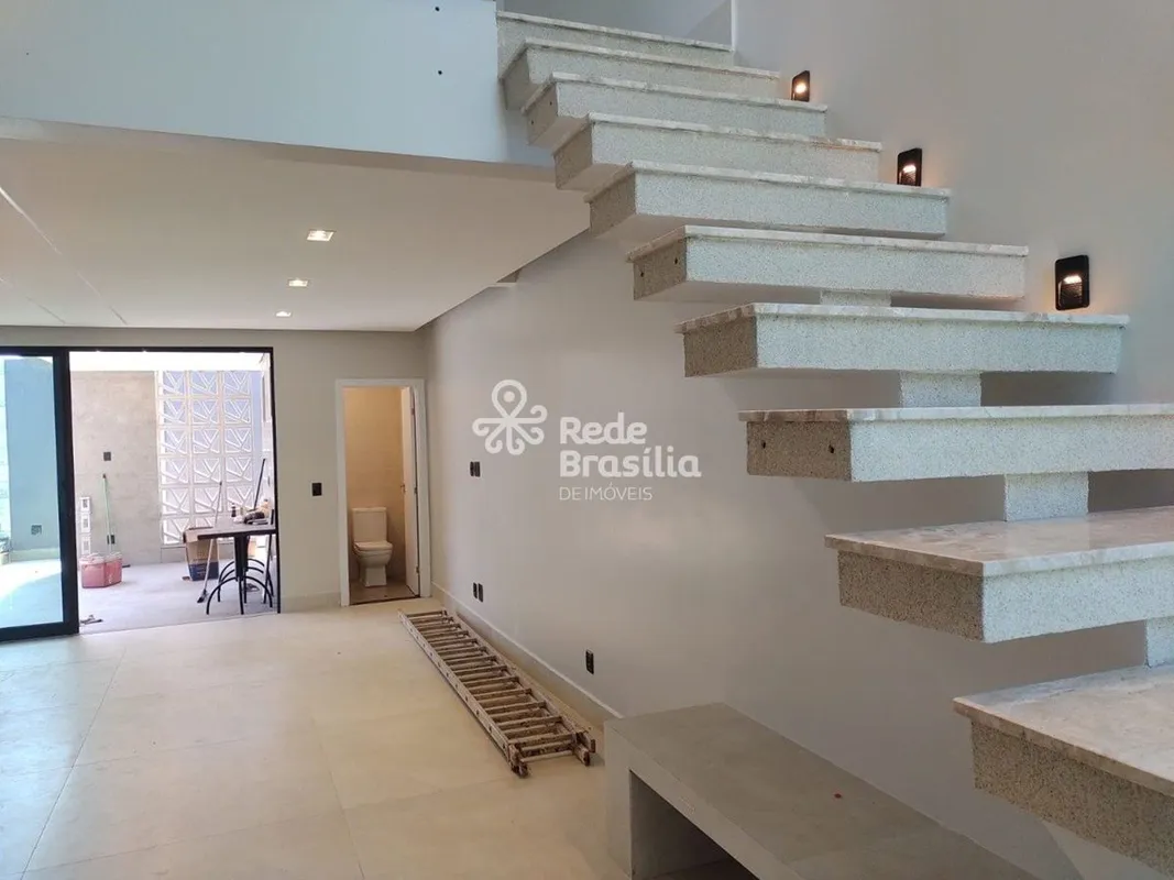 QE 50 - Casa Moderna com 3 quartos - 3 suítes - 1 closet - Nascente - Varanda - ...