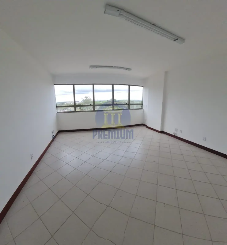Sala comercial no Ed. Brasil21 - Bloco E- Sala em 03 ambientes: Recepção, escrit...