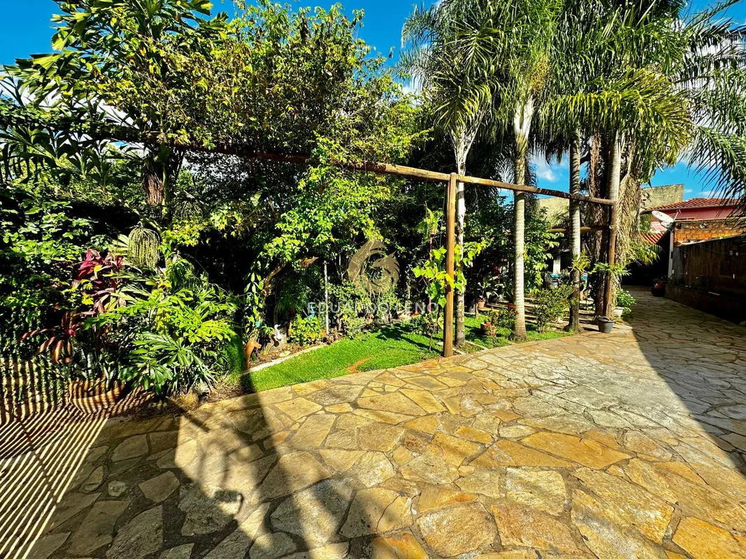 Jockey 400 m² 3 quartos suíte lazer piscina jardim semi mobiliadaOPORTUNIDADE EM...