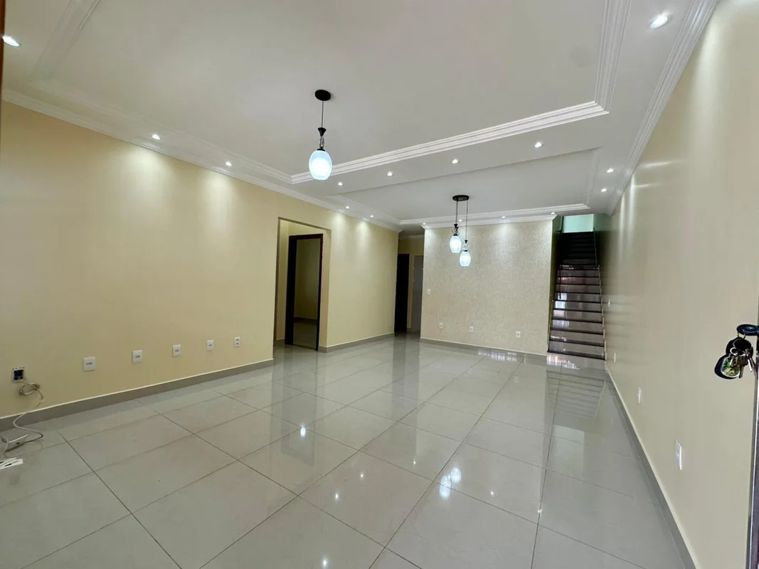 Casa incrível à venda na QSF 6 – 3 Quartos Taguatinga Sul!Se você busca conforto...