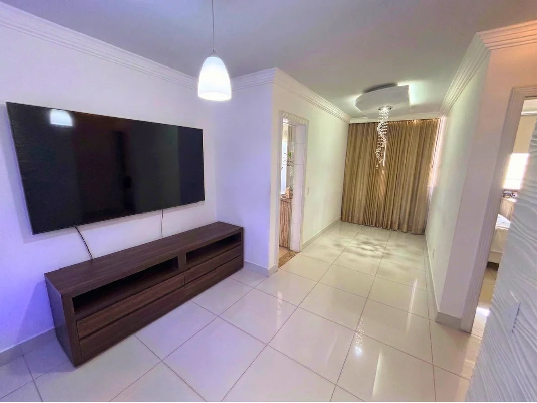 APARTAMENTO À VENDA – ED. TERRA NOVAApartamento reformado, com ambientes claros,...