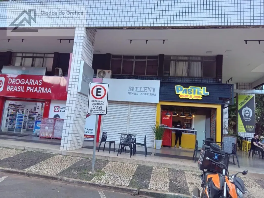 Oportunidade imperdível de locação na Asa Norte! Esta loja comercial, com 20,16m...