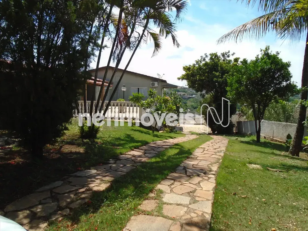 Seu novo lar espera por você!Imagine viver em uma casa espaçosa, pensada para pr...