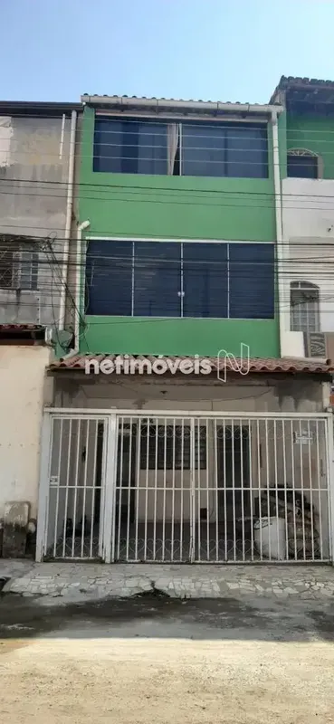 QE 44 - Vende-se ou troca-se casa com 5 quartos, 03 suítes, ideal para investido...