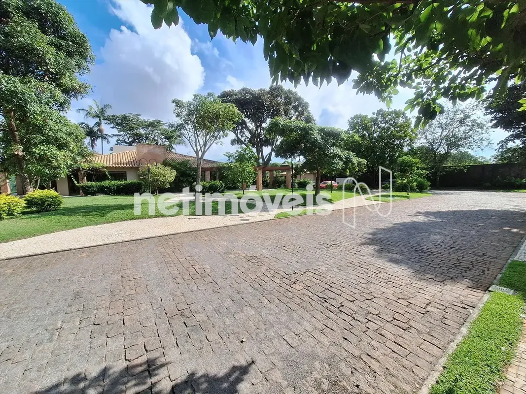 Descubra o privilégio de viver em um condomínio exclusivo, com apenas 4 residênc...