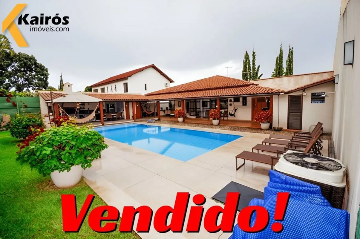 Casa térrea e aconchegante, estilo colonial, 505m² edificados em um terreno de 1...