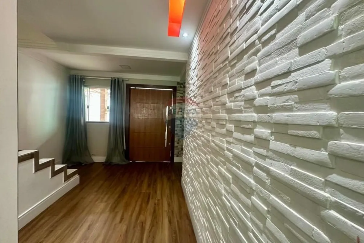 Apresentamos este maravilhoso sobrado ideal para quem busca conforto, espaço e p...