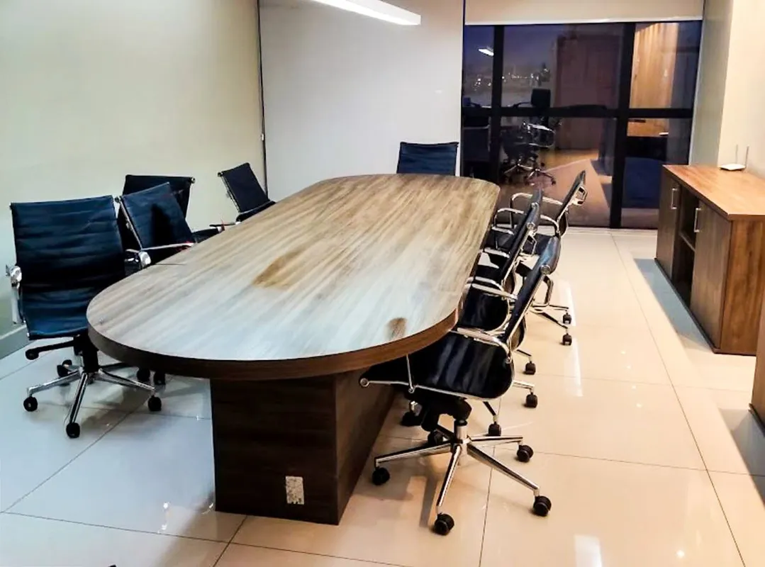 Sala comercial de 35m², ampla e bem iluminada, toda em porcelanato, com banheiro...