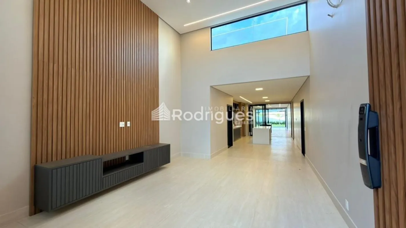 Rodrigues Imobiliária VENDE CASA ALTO PADRÃO em condomínio fechado, construída e...