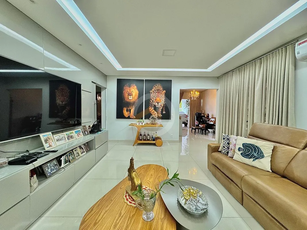 Se você procura uma casa pronta, funcional e com excelente padrão dentro de cond...