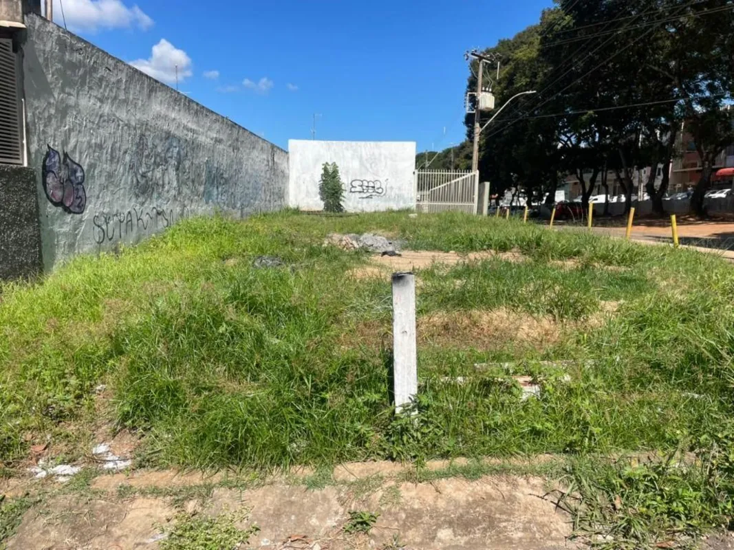 VENDE-SE TERRENO DE ESQUINA!Excelente oportunidade no Residencial Núcleo Bandeir...