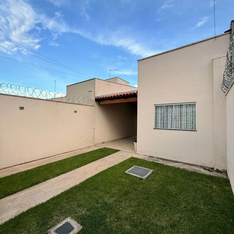 CASA À VENDA – OPORTUNIDADEDetalhes do imóvel:• 3 quartos• 85 m² de área constru...
