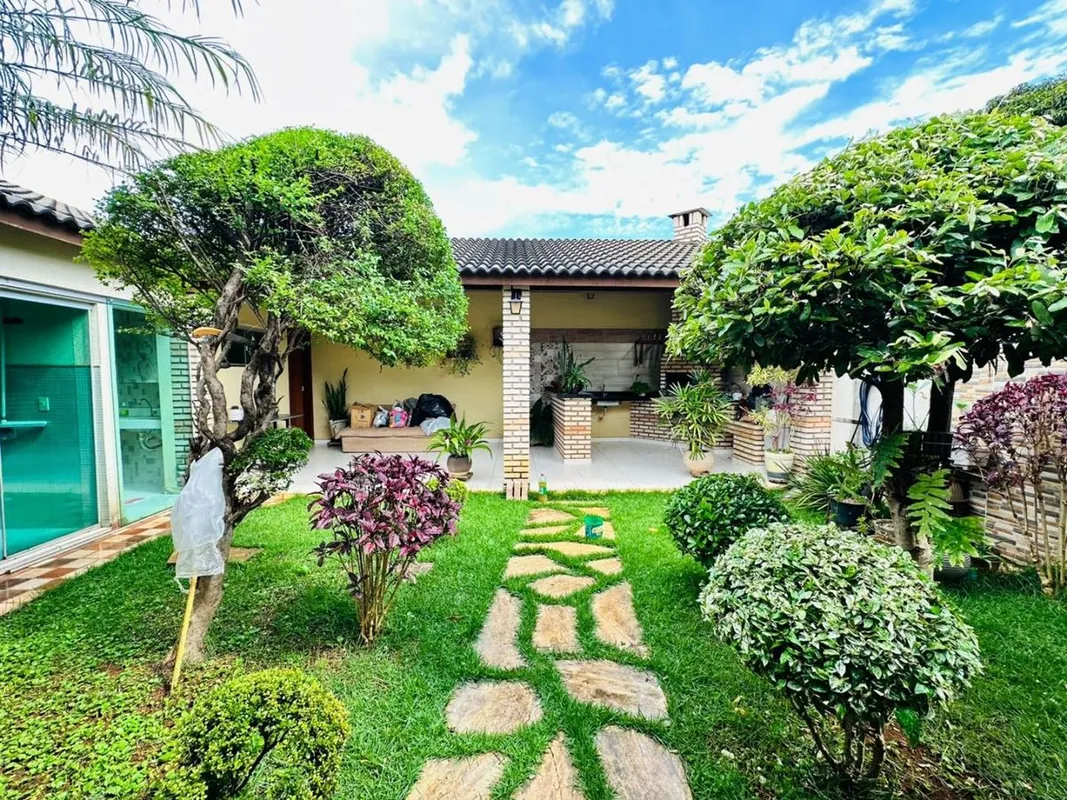 CASA PARA LOCAÇÃO VALPARAISO DE GOIAS COM 3 QUARTOS LOTE 360M² ÁREA VERDE CHURRA...